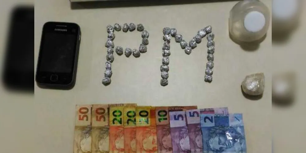 Imagem ilustrativa da imagem PM apreende dupla com 42 pedras de crack em Jaguariaíva