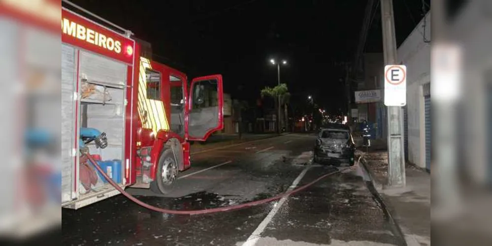 Veículo foi destruído pelo fogo na Nova Rússia