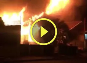 Imagem ilustrativa da imagem Bombeiros apagam incêndio em casa no Jardim Carvalho