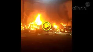 Imagem ilustrativa da imagem Bombeiros controlam incêndio em barracão da Prefeitura