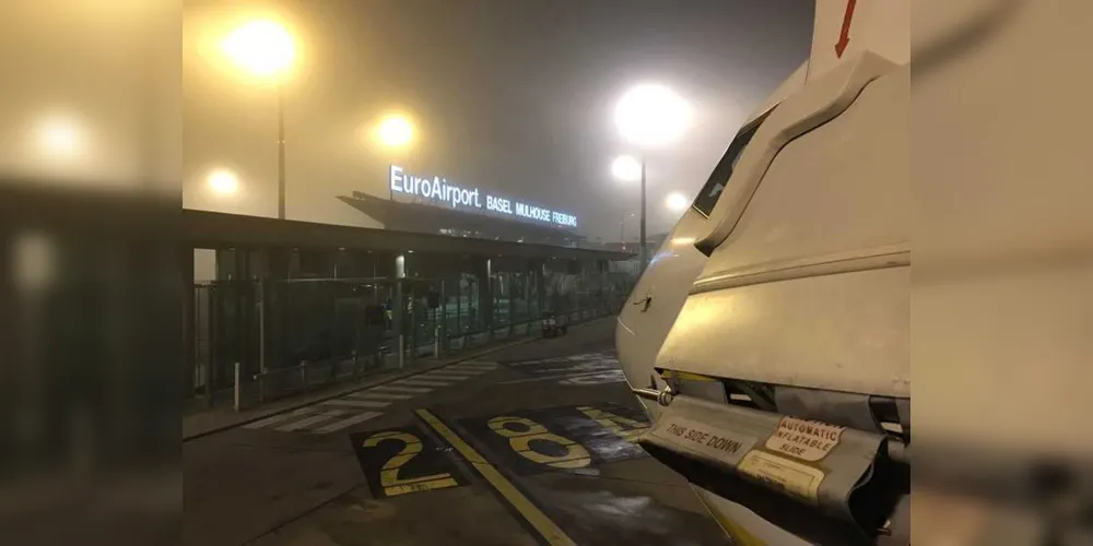 Imagem ilustrativa da imagem Avião cai em aeroporto da Suíça e deixa uma vítima