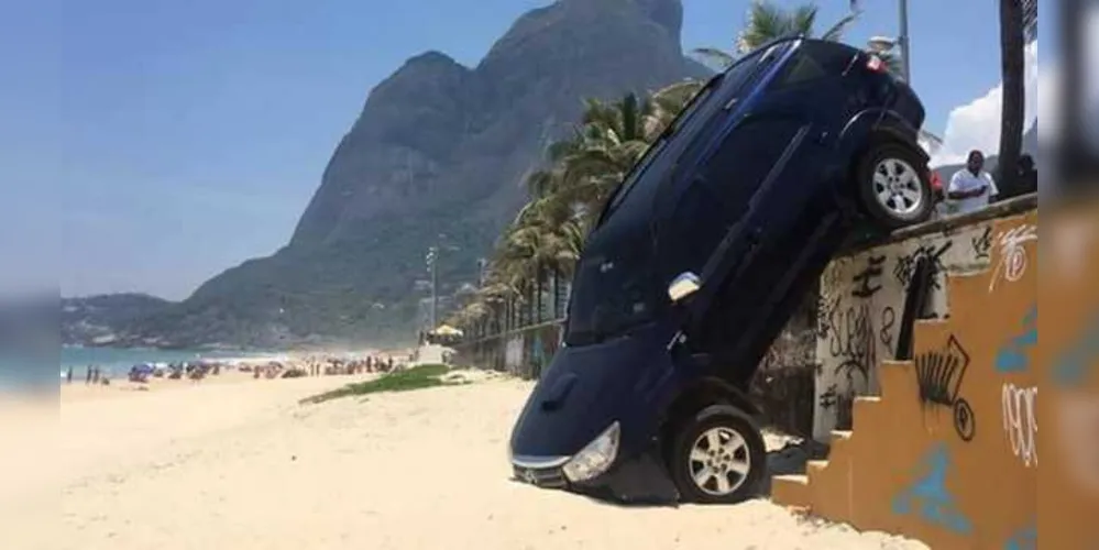 Imagem ilustrativa da imagem Filho de atores globais derruba carro em praia do RJ