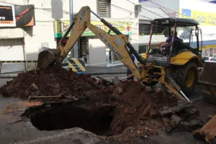 Ruas que tiverem mais de 30% do asfalto' remendado' após obras da Sanepar terão que receber repavimentação