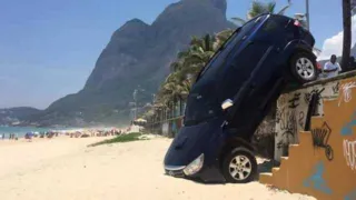 Imagem ilustrativa da imagem Filho de atores globais derruba carro em praia do RJ