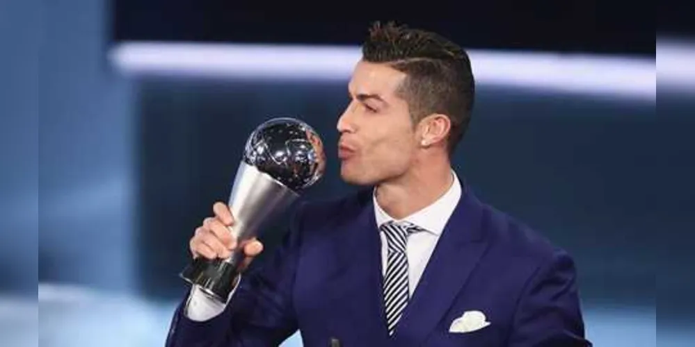 Imagem ilustrativa da imagem Cristiano Ronaldo é eleito o melhor jogador do mundo