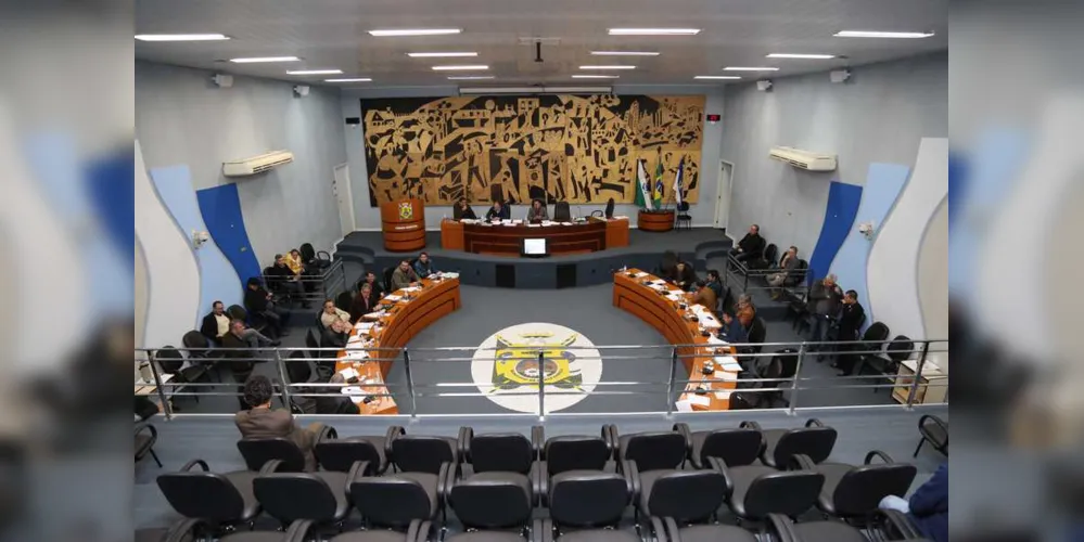 Sessão extraordinária da Câmara vota pacote de aumento de impostos em Ponta Grossa