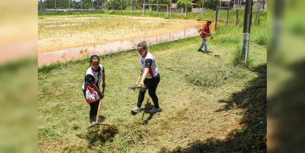 Imagem ilustrativa da imagem Voluntários contribuem na limpeza do Shangrilá