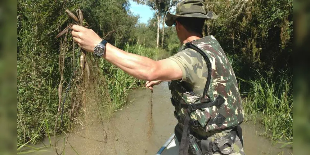 Imagem ilustrativa da imagem Polícia Ambiental apreende materiais de pesca na região