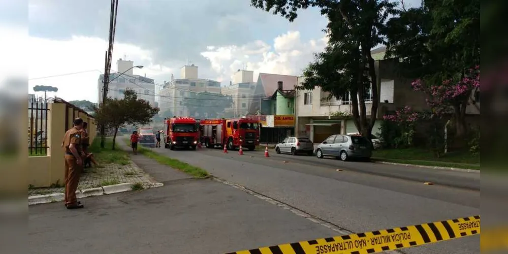 Imagem ilustrativa da imagem Incêndio destrói casa de empresário em Curitiba