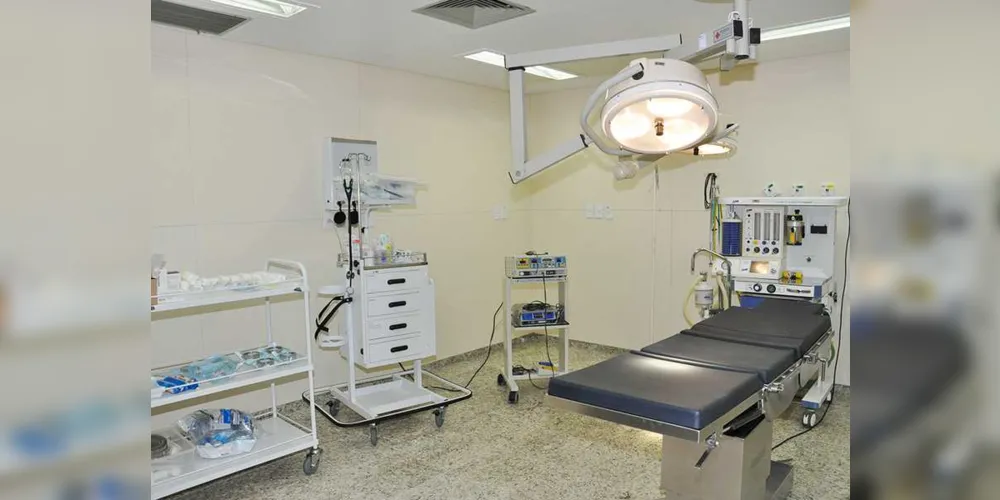 Imagem ilustrativa da imagem Rangel e deputado Hussein Bakri visitam 'Hospitalzinho'