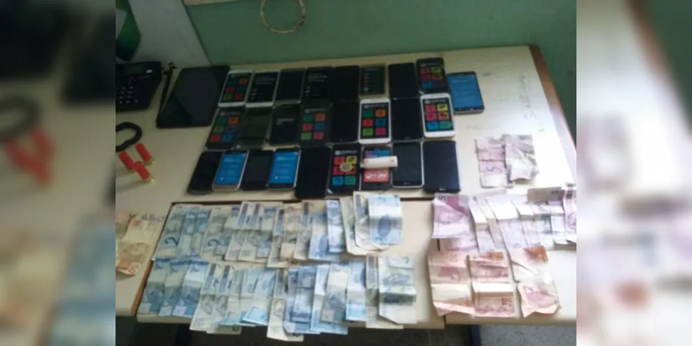 Imagem ilustrativa da imagem PM prende autores de roubo de celulares em Imbituva