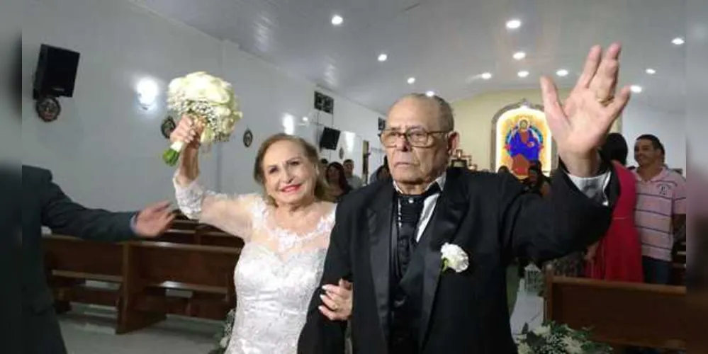 Imagem ilustrativa da imagem Depois de 65 anos juntos, casal de idosos oficializa união