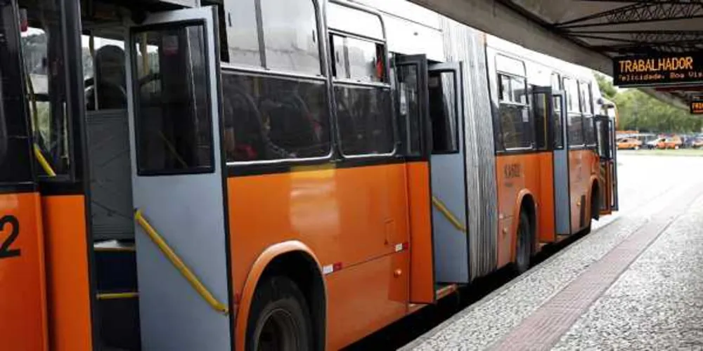 Imagem ilustrativa da imagem Curitiba se prepara para sexto dia de greve de ônibus