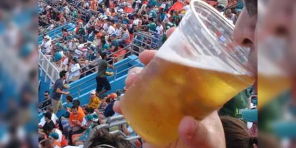 Cervejas podem ser liberadas nos estádios do Paraná/ Imagem: Banda B