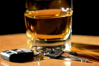 Imagem ilustrativa da imagem Motorista é preso embriagado e com arma em Irati