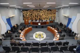 Sessão extraordinária da Câmara vota pacote de aumento de impostos em Ponta Grossa