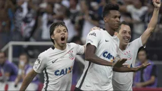 Jô marcou o gol da vitória do Corinthians