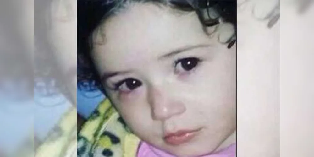Imagem ilustrativa da imagem Menina de dois anos morre após subir em balcão e cair