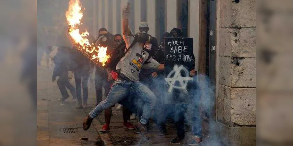Imagem ilustrativa da imagem Greve geral termina com confrontos em São Paulo e Rio de Janeiro