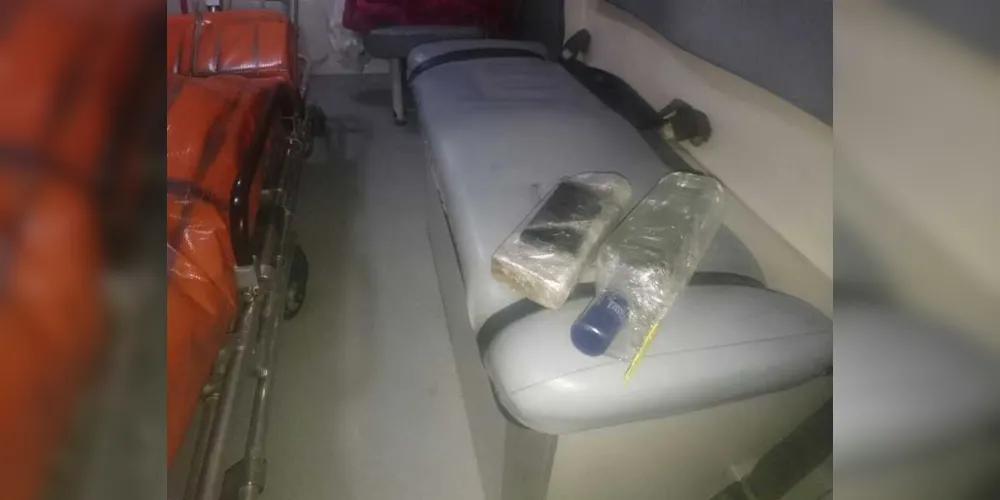 Policiais civis encontraram mais de meio quilo de maconha dentro de ambulância | Divulgação/Polícia Civil