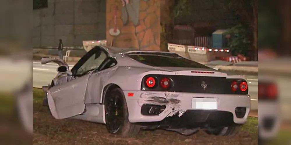 Testemunhas disseram que motorista foi socorrido por amigos que estavam em um Porsche | Reprodução/TV Globo