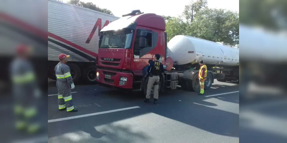 Operação acontece com apoio da concessionária para fiscalização de itens de segurança em caminhões | Divulgação/PRF