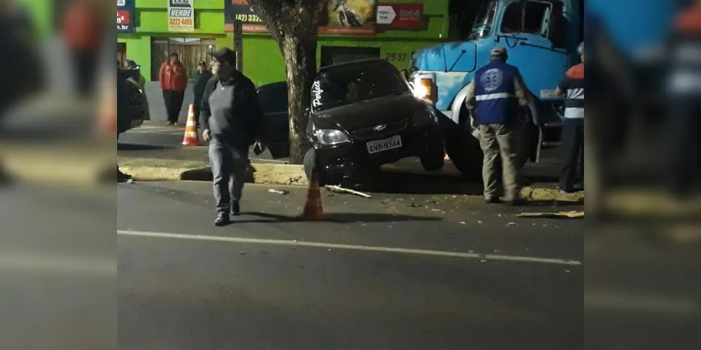 Acidente aconteceu na noite desta quarta-feira na Avenida Visconde de Mauá