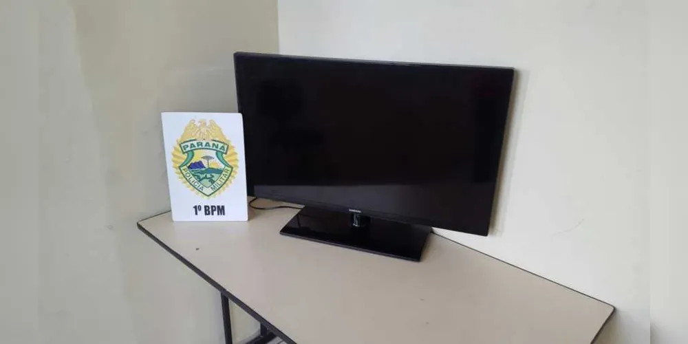 Polícia acredita que TV tenha sido furtada ou roubada e deteve suspeito do crime; motoboy também teve que se explicar | aRede/COP