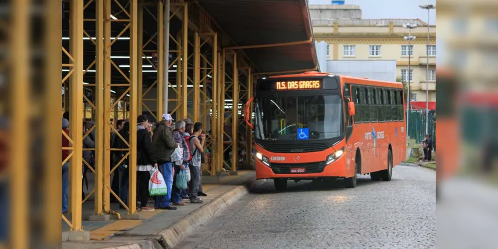 Usuário do transporte coletivo paga R$ 3,20 na passagem desde o dia 19 deste mês