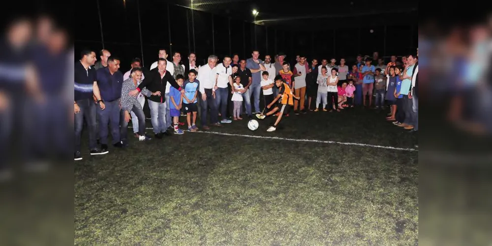O craque Luidi fez o primeiro gol do campo de futebol society da Vila Cipa