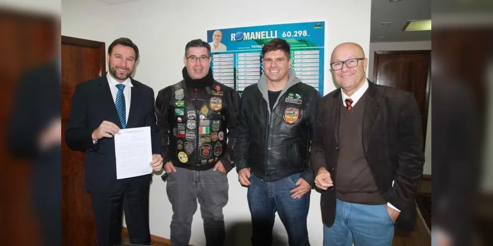 Deputados receberam integrantes do Clube de Motos de Curitiba
