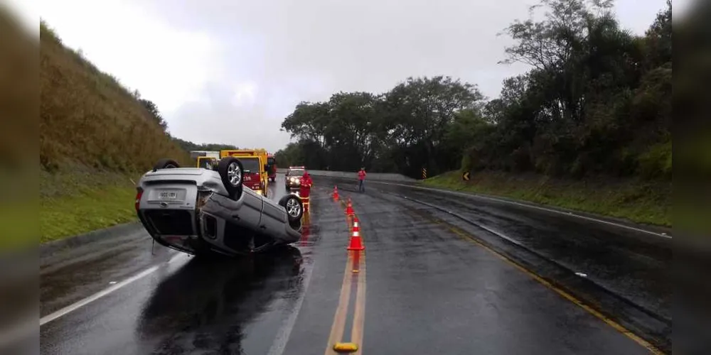 Acidente deixou trecho da rodovia na região de Tibagi interditado por 45 minutos | Divulgação/PRF