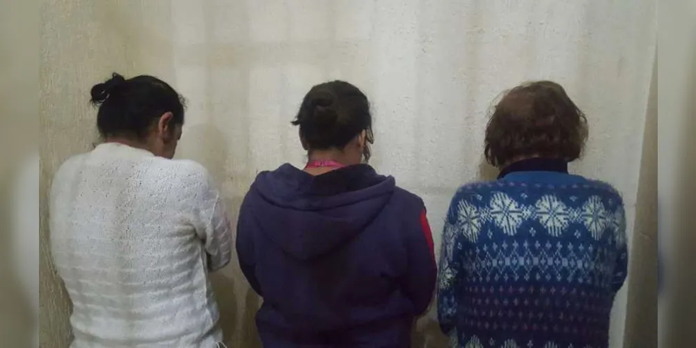 Três mulheres e um homem foram levados para a delegacia suspeitos de envolvimento no caso | aRede/COP