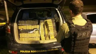 Imagem ilustrativa da imagem PRF fecha o cerco as drogas no Paraná