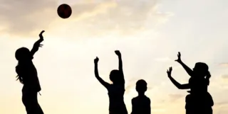 Imagem ilustrativa da imagem Atividades esportivas resgatam a importância de ser criança