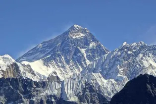 Imagem ilustrativa da imagem Alpinista de 86 anos morre ao tentar bater recorde no Everest