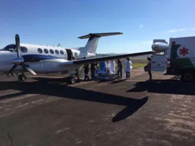 O avião UTI foi usado para transportar uma criança de 6 anos com queimaduras graves