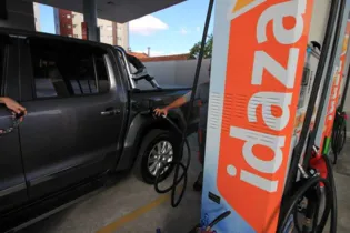 Imagem ilustrativa da imagem Posto já registra fila por gasolina a R$ 2,50