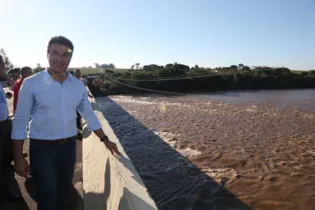Imagem ilustrativa da imagem Richa inaugura ponte no norte do Paraná