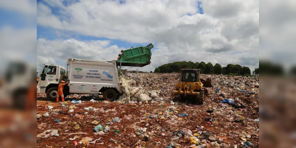 Aterro Botuquara recebe o lixo doméstico produzido em Ponta Grossa há mais de meio século e é tido como um "problema crônico"
