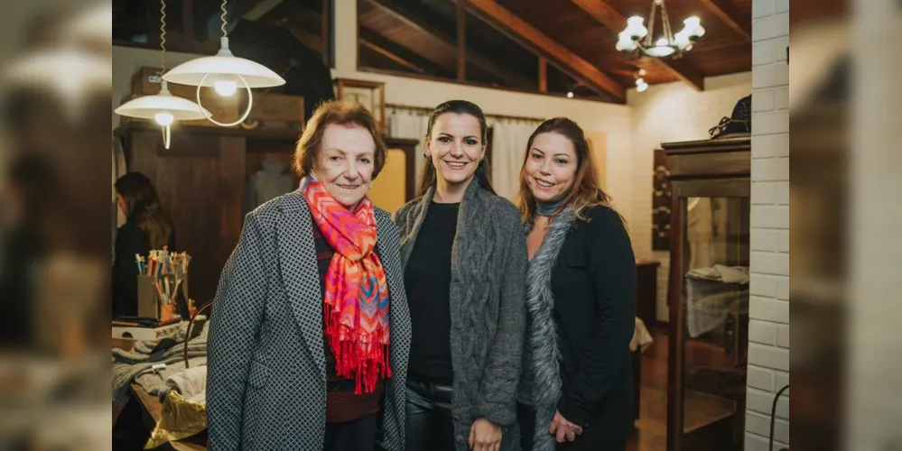 OPEN HOUSE -  Elfrida Perlin, Ana Rita Rocha e Nida Ribeiro na última semana prestigiaram o Open House para apresentar a coleção 2017/2018 das 2.Marias Handknit Alpaca. 