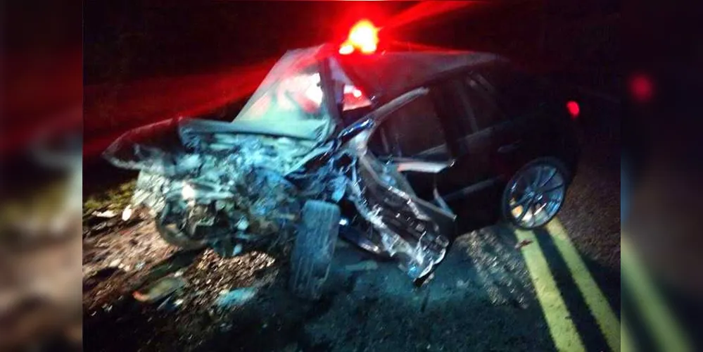 Motoristas dos três carros tiveram lesões graves e foram levados à Santa Casa de Irati | Corpo de Bombeiros
