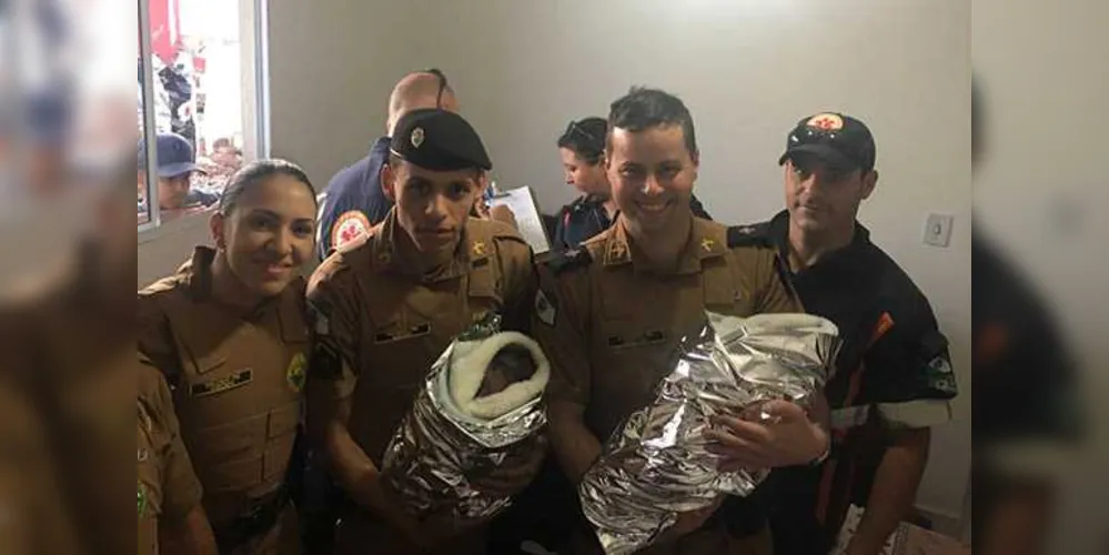 Policiais resgataram gêmeas recém-nascidas abandonadas em terreno baldio | Divulgação