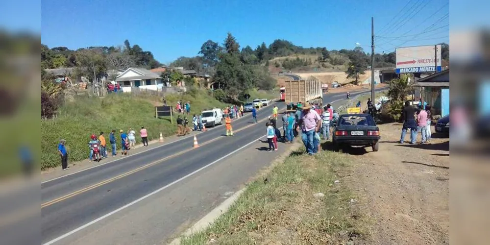 Imagem ilustrativa da imagem Motociclista morre após colisão com carreta em Imbaú