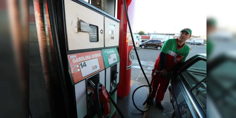 Imagem ilustrativa da imagem Governo reduz PIS/Cofins sobre o etanol e tarifa diminui R$ 0,08