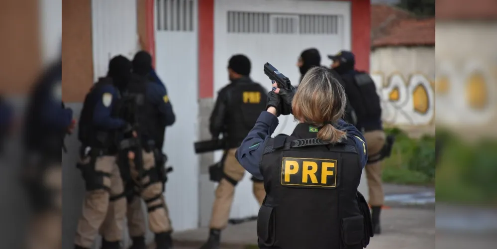 
Com foco no combate ao tráfico de drogas, operação conjunta em Curitiba reuniu PRF, Polícia Civil, Guarda Municipal e Polícia Militar