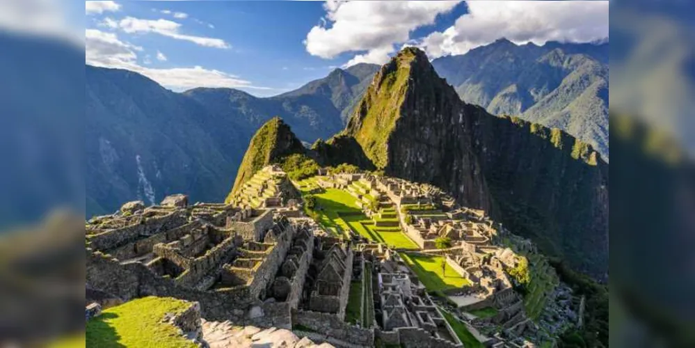 A cidade está a 112 quilômetros de Cusco e a 2.350 metros acima do nível do mar