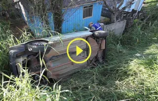 Imagem ilustrativa da imagem Motorista perde o controle e tomba carro em Olarias