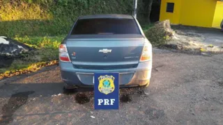 Imagem ilustrativa da imagem Ladrões empreendem fuga e PRF recupera veículo roubado