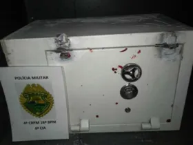 Ladrão não teve tempo para abrir o cofre e abandonou o objeto para fugir da polícia | Reprodução/Rádio Najuá